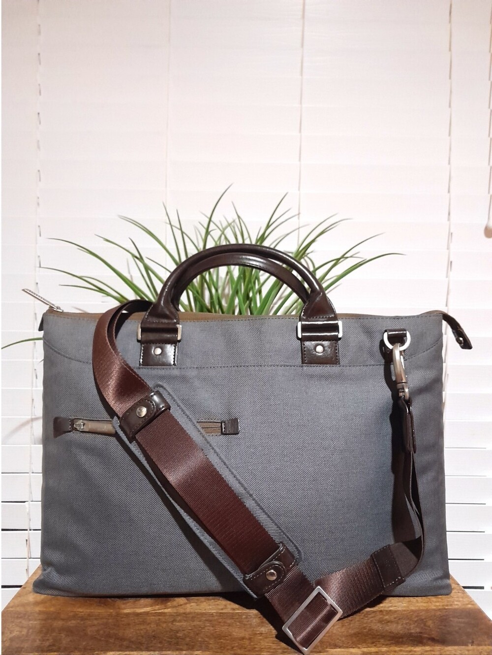 retired Moshi Urbana 15" laptop briefcase bag - mineral grey